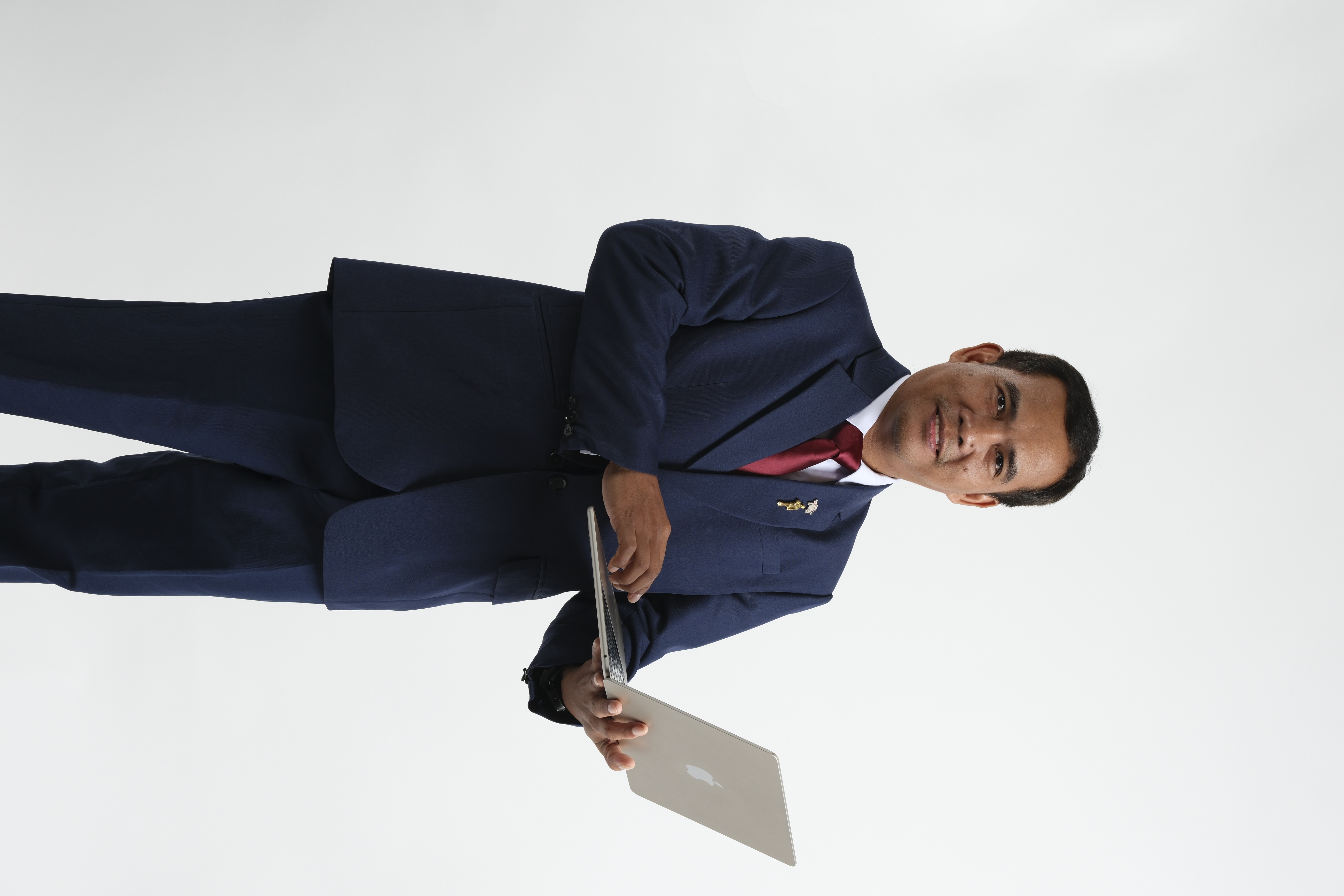 FA Ossy — The Financial Architect